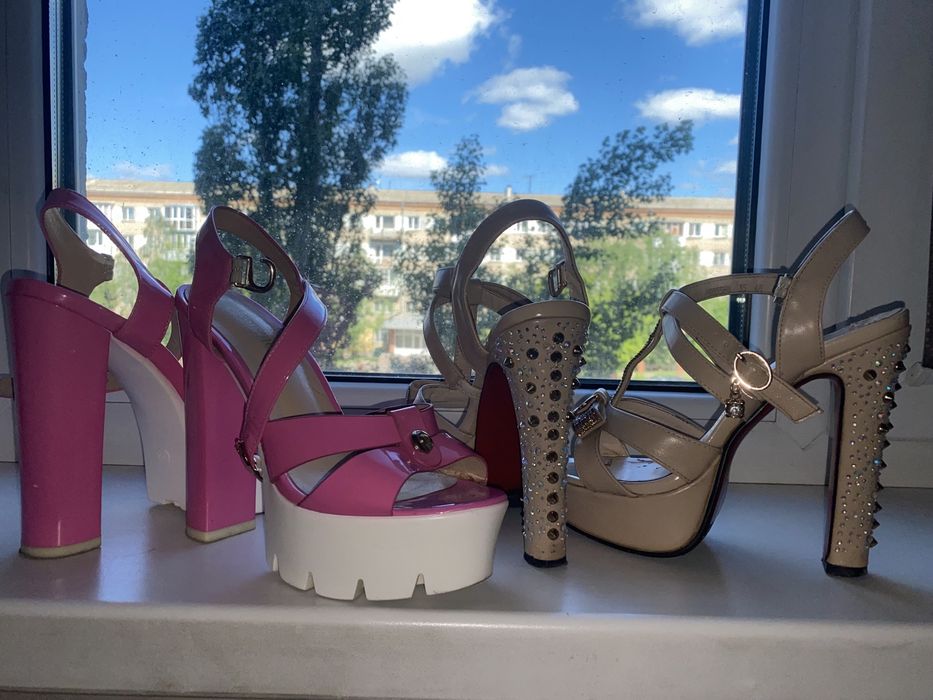 Продам босоножки