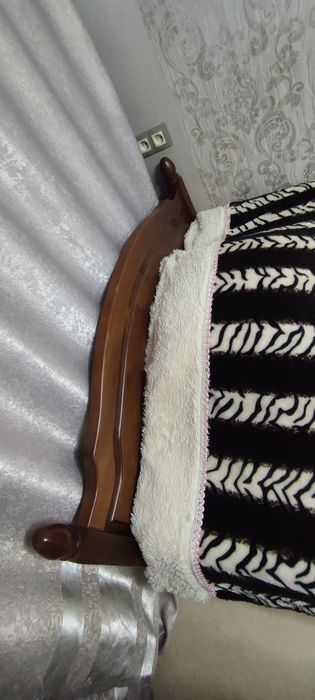 Кровать из массива дерева