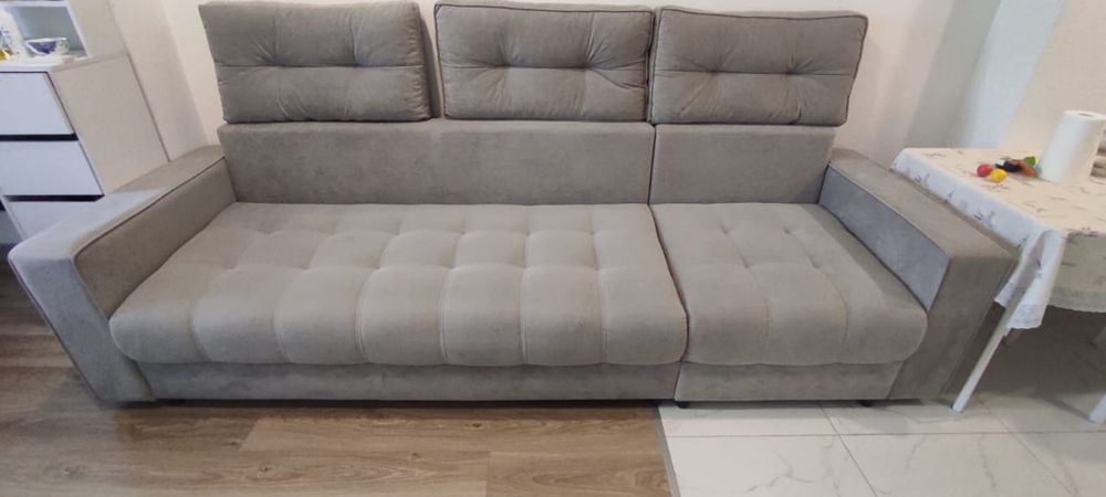 Диван почти новый, чистый.