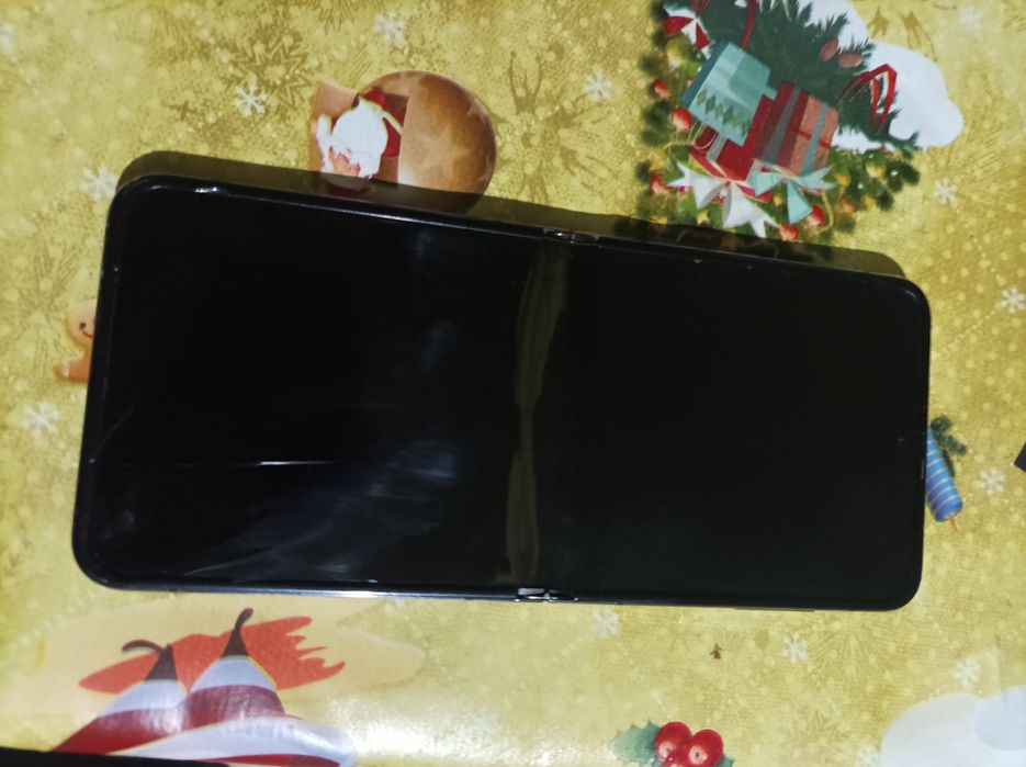 Samsung Z flip 5(256GB,12GB RA)--pentru piese sau de reparat