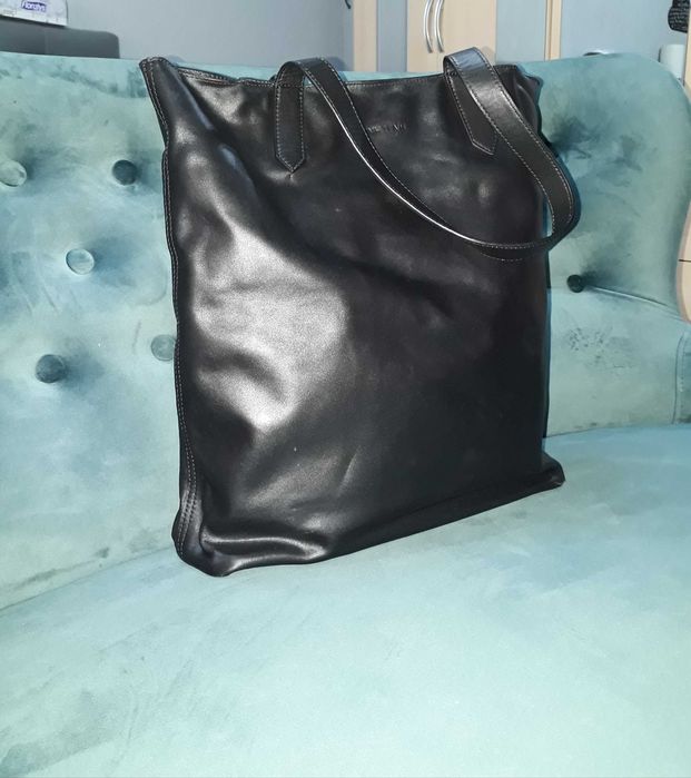 Geanta pe umar, neagra, din pliele naturala