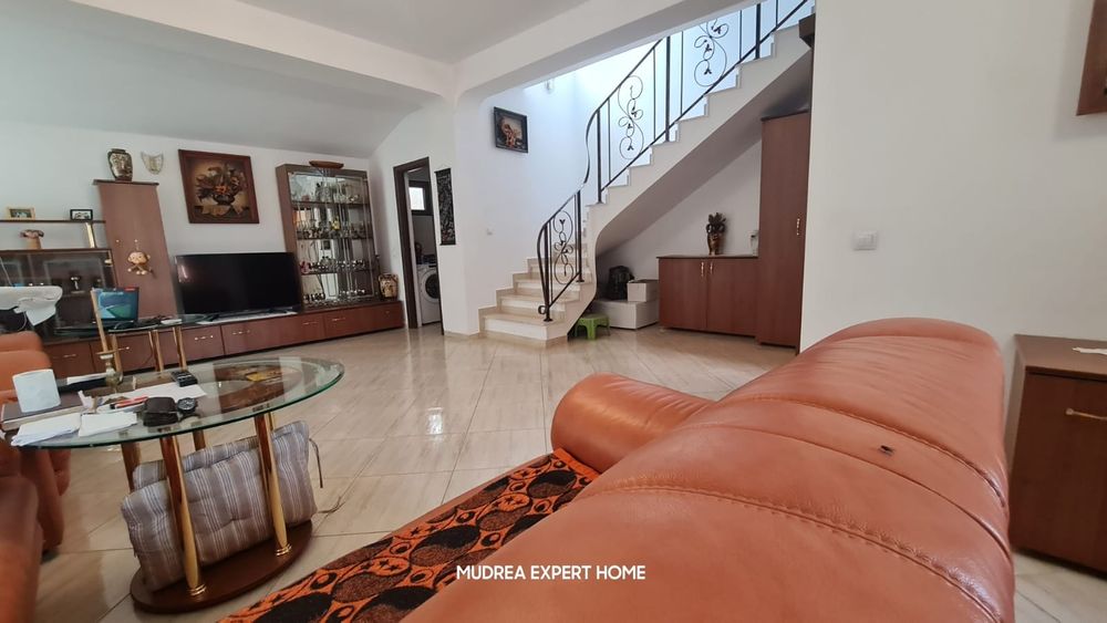 Otopeni, proprietar, vînd două vile  in duplexx