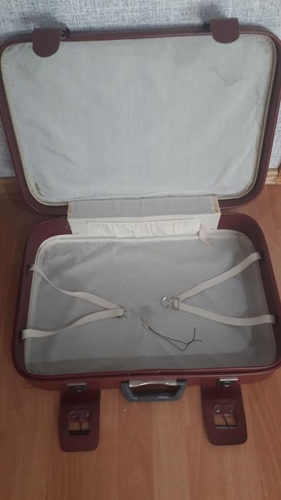 Чемодан. КОЖАННЫЙ. Б/у. Советское качество.