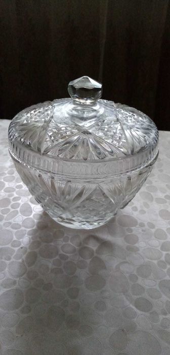 Продам хрустальную конфетницу или салатницу