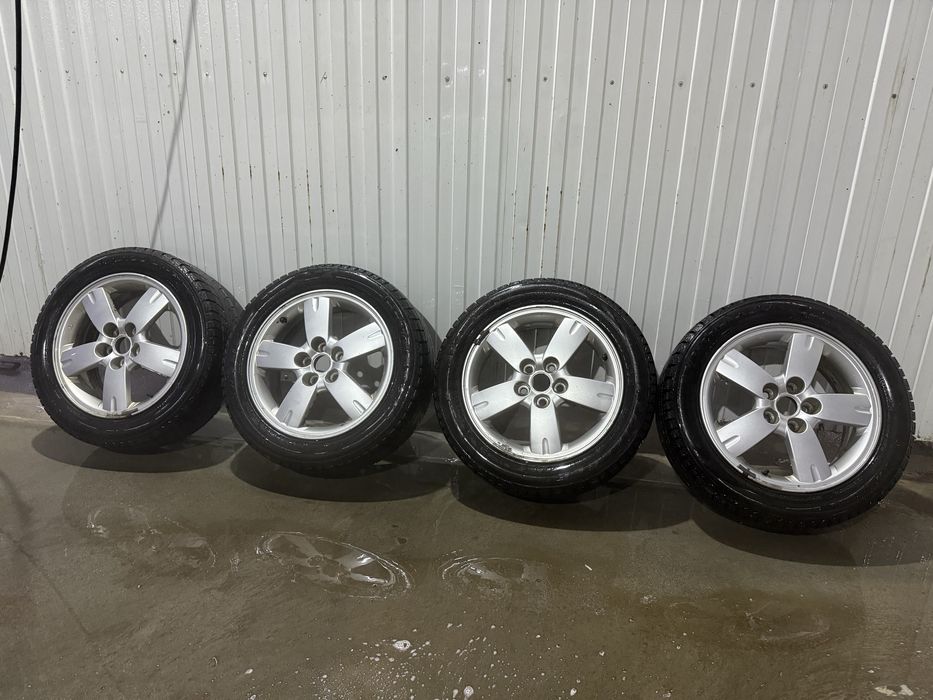 Оригинальные диски и всесезонные шины R17 Triangle