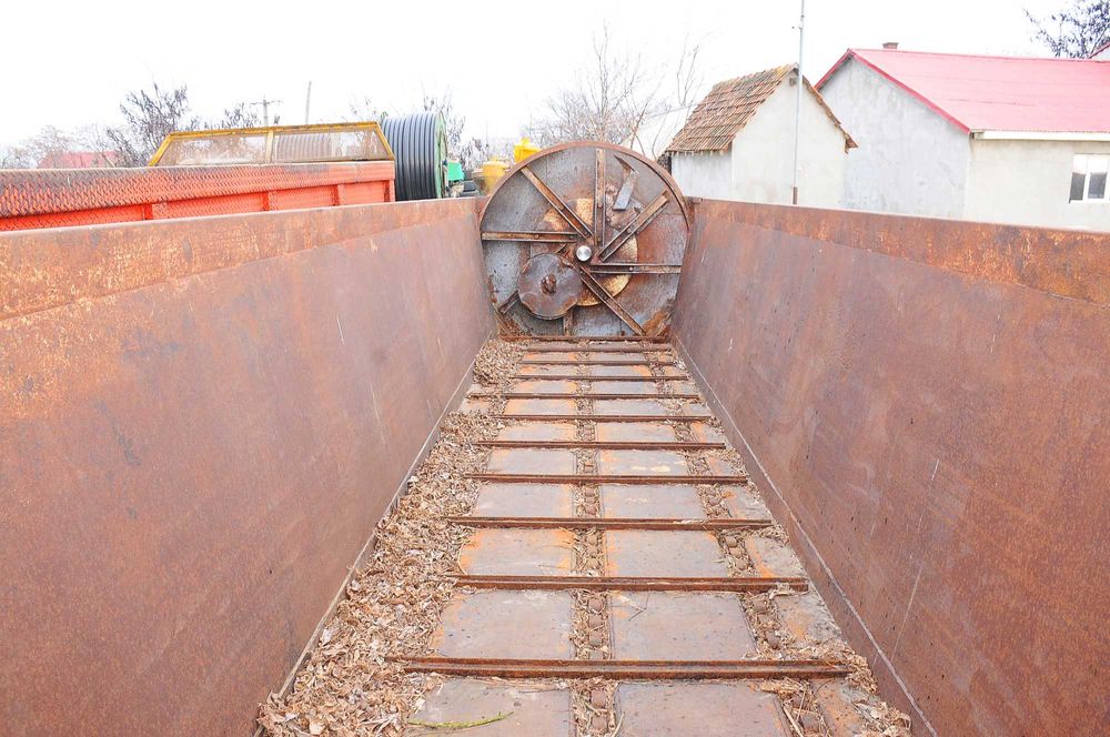 MIG remorca imprastiat gunoi 5, 7, 10 tone, imprastiere laterala/spate