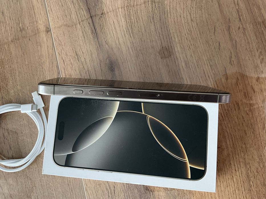 Iphone 16 pro max, 256 Мб