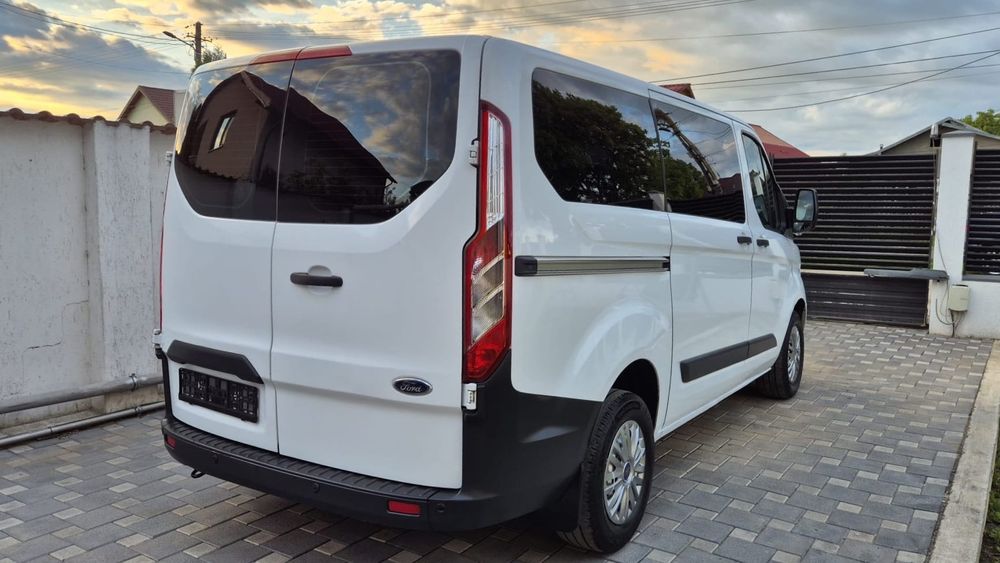 Ford Transit Custom 9 Locuri 2018