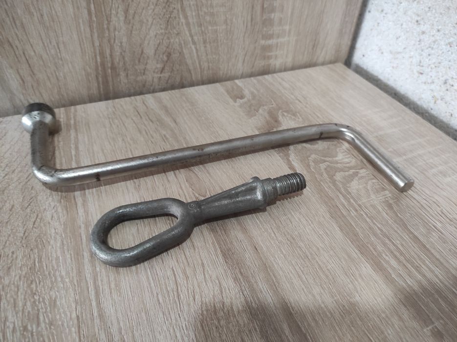 Буксировочный крюк и баллончик BMW e 38