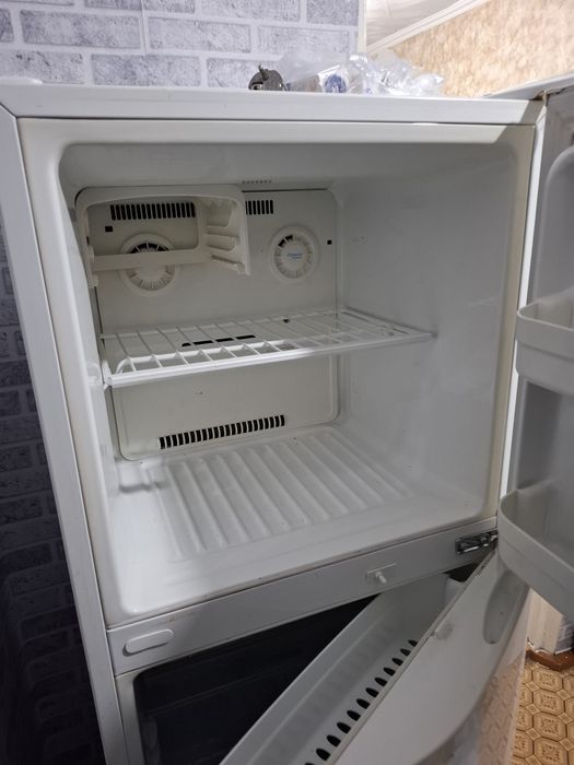 Холодильник б/у  самовывоз.