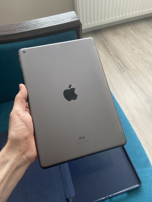 Продам iPad 7го поколония в отличном состоянии