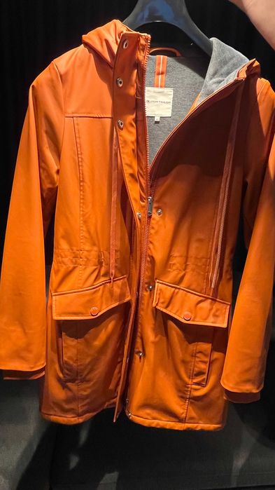 Зимно водоустойчиво яке Tom Ford (дамско XS размер). Перфектно.