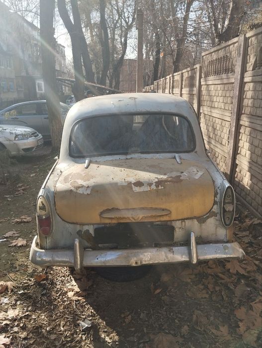 Продам Москвич 402  в среднем состоянии ,требует ремонта