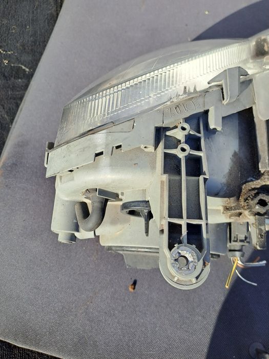 W209 Фарове Мерцедес Цлк, налични ляв и десен