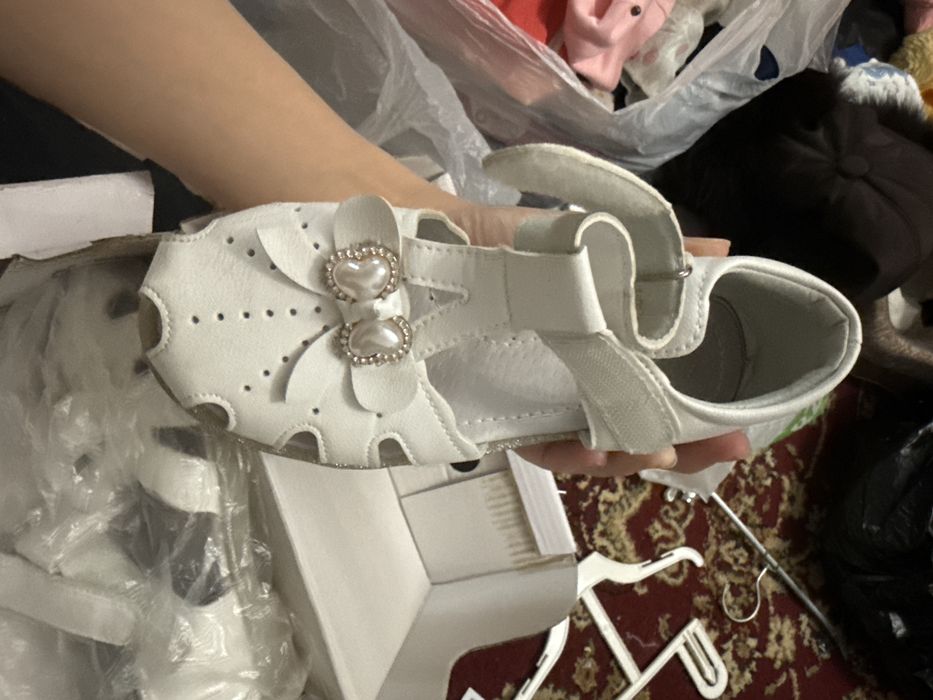 Отдам даром книги обувь детская куртка