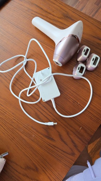 Epilator IPL pentru îndepărtarea părului Seria 9900