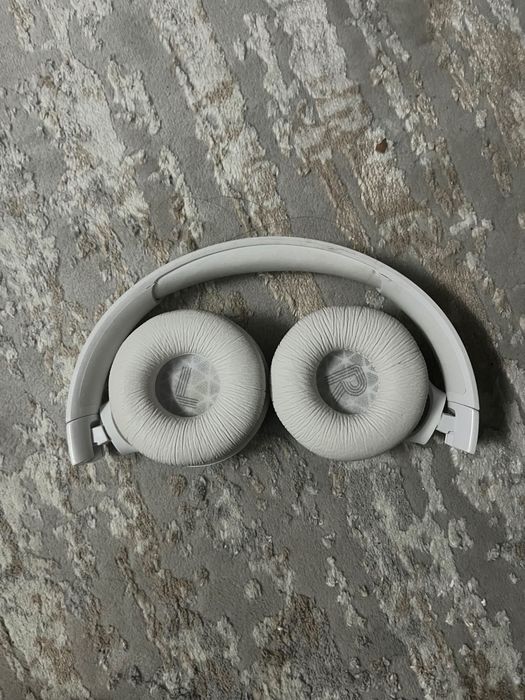 JBL Tune 520BT белый