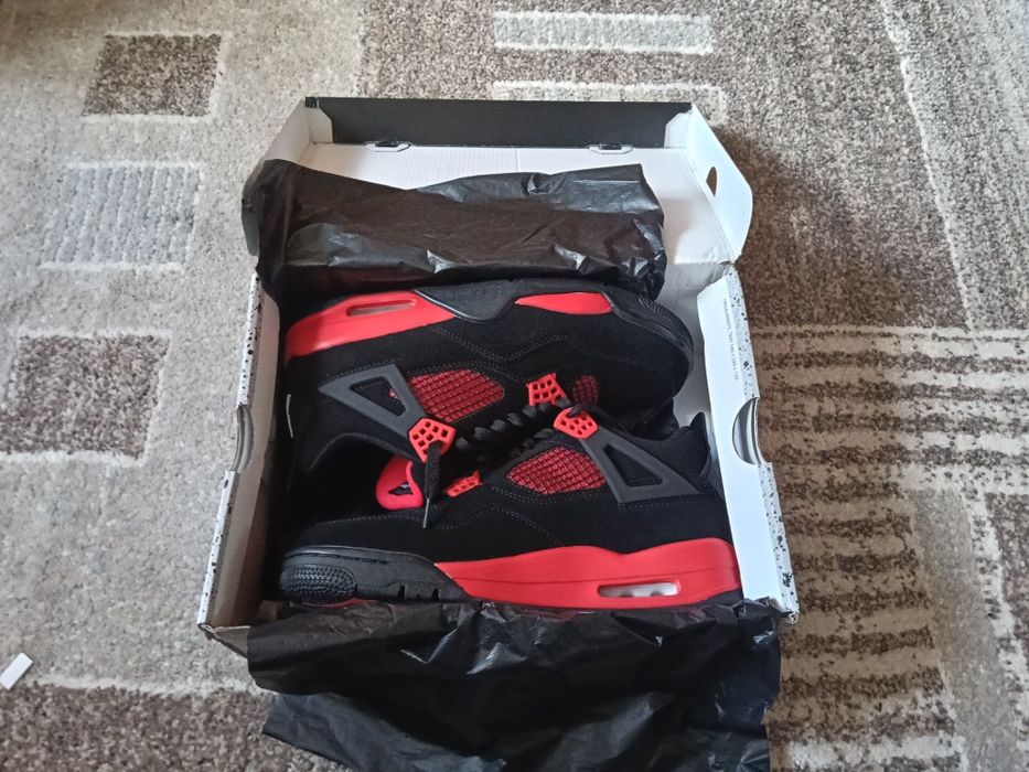 Air Jordan 4 red thunder