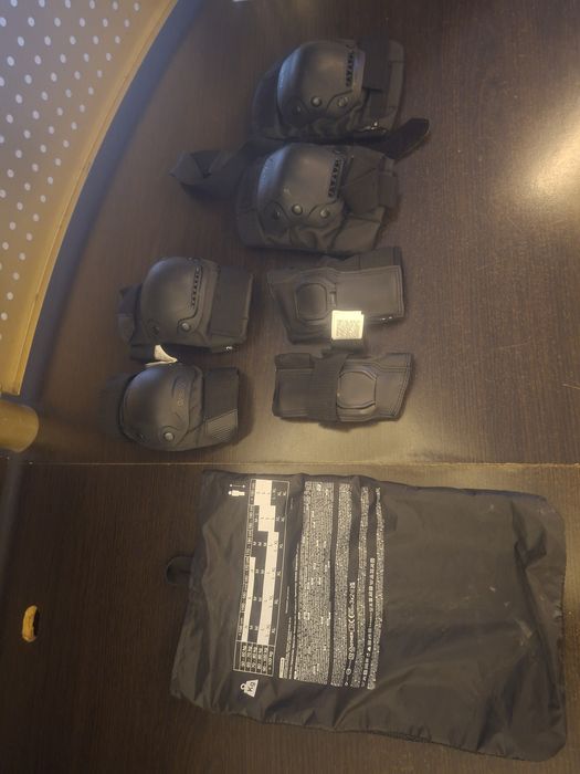 Echipament protecție genunchi coate mâini  200lei