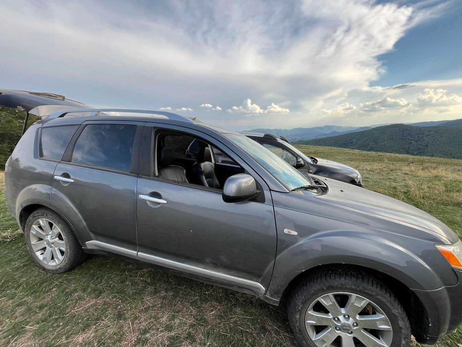 Mitsubishi Outlander 2.4 Benzină 4x4 Automată 7 locuri Piele Trapă RF