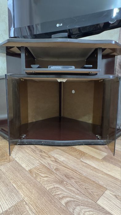 Продам тумбу под телевизор