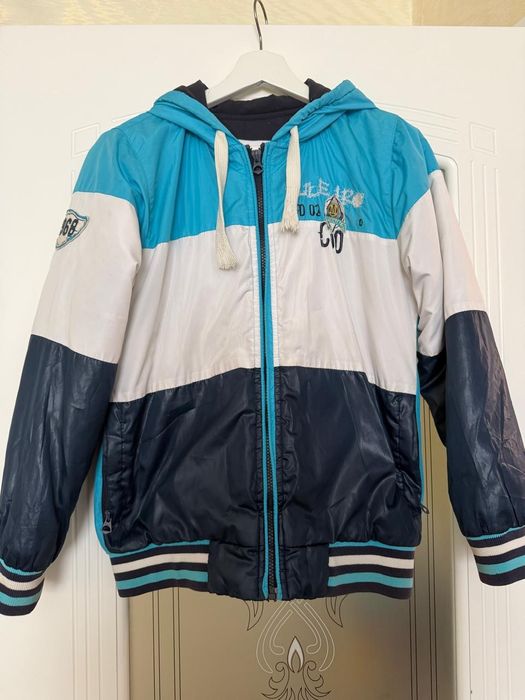 Продам ветровку.