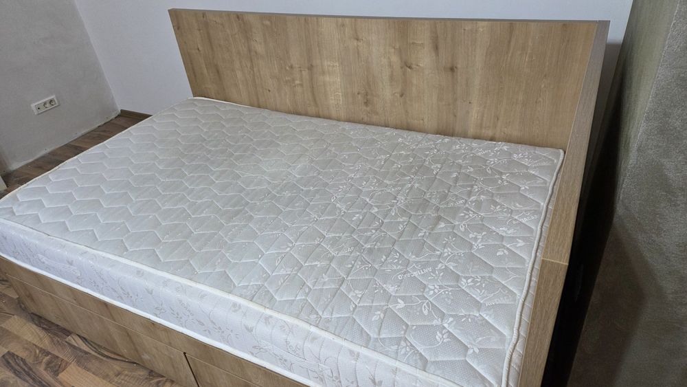 Pat cu saltea 200/140