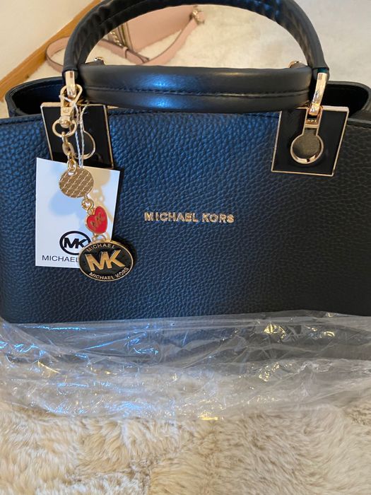 Geanta portfard Genti cosmetice Guess noua