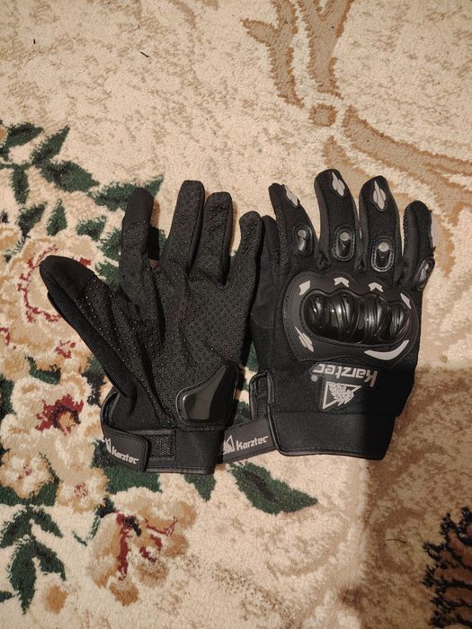 Шлем, перчатки для мотоциклов