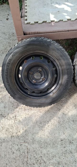 Продам комплект зимних колёс