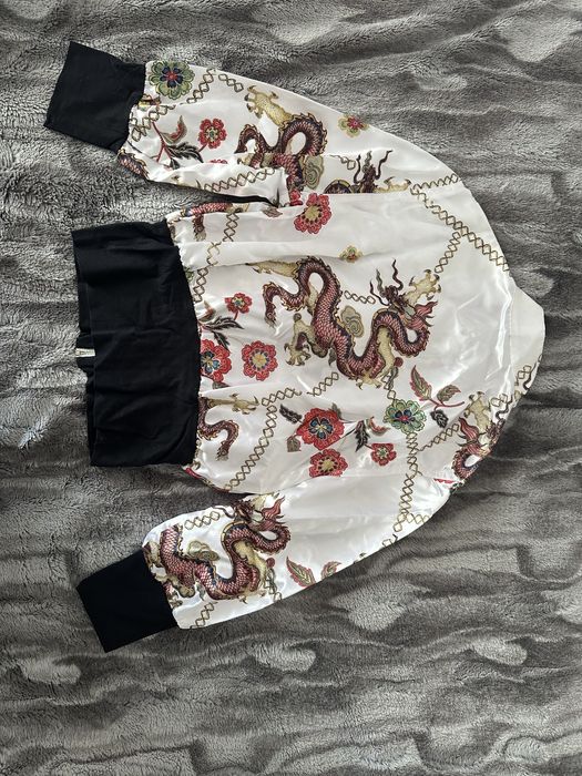 Дамско горнище (яке)