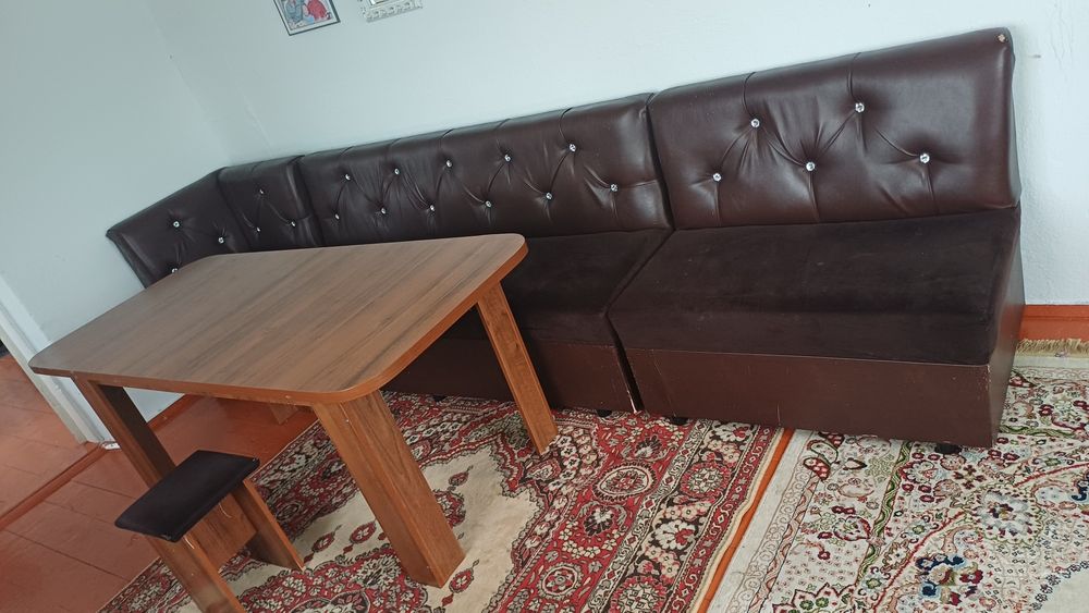 Продам кухонный уголок со столом