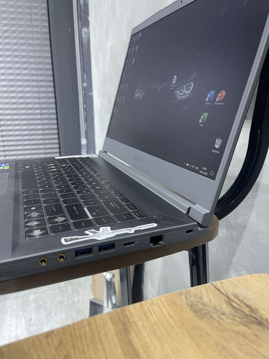 Ноутбук MSI thin 15