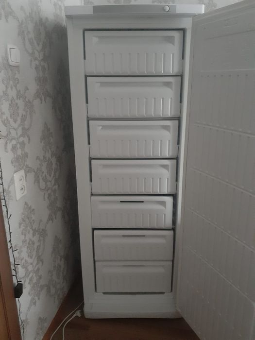 Продам морозильную камеру