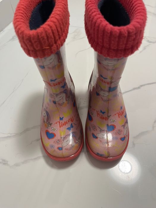 Детски боти и ботуши в добро състояние.