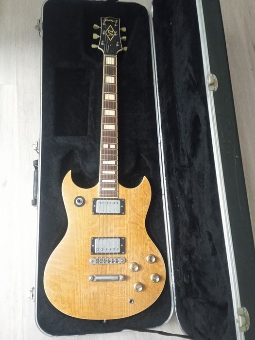 Продам электрогитару . Gibson.