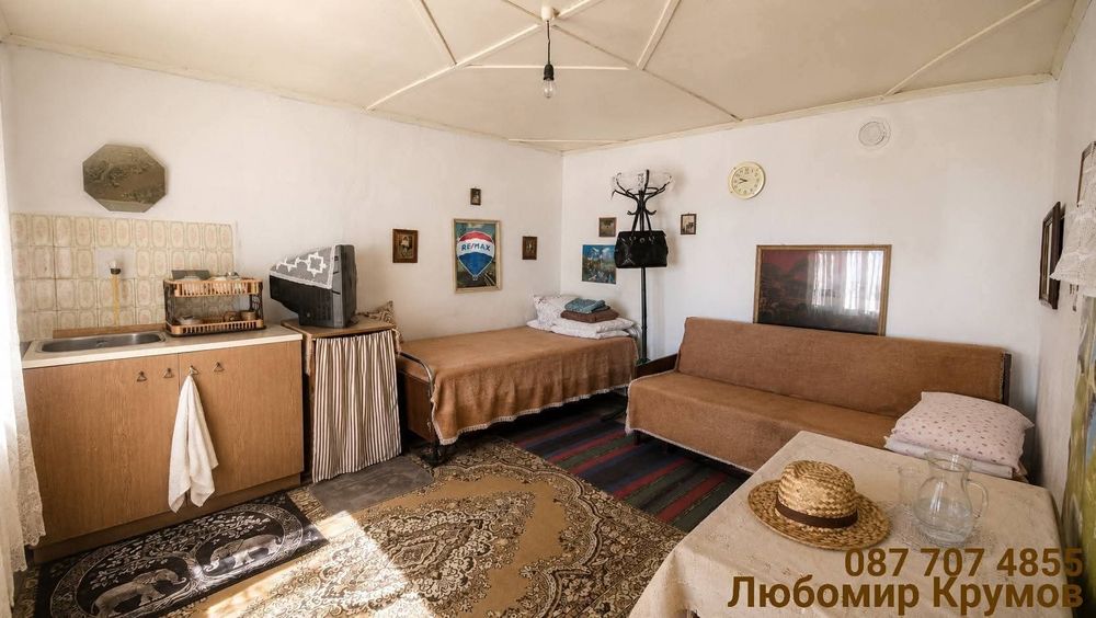 100 кв. - 5 стаи - кладенец - 1125 кв. равен двор
