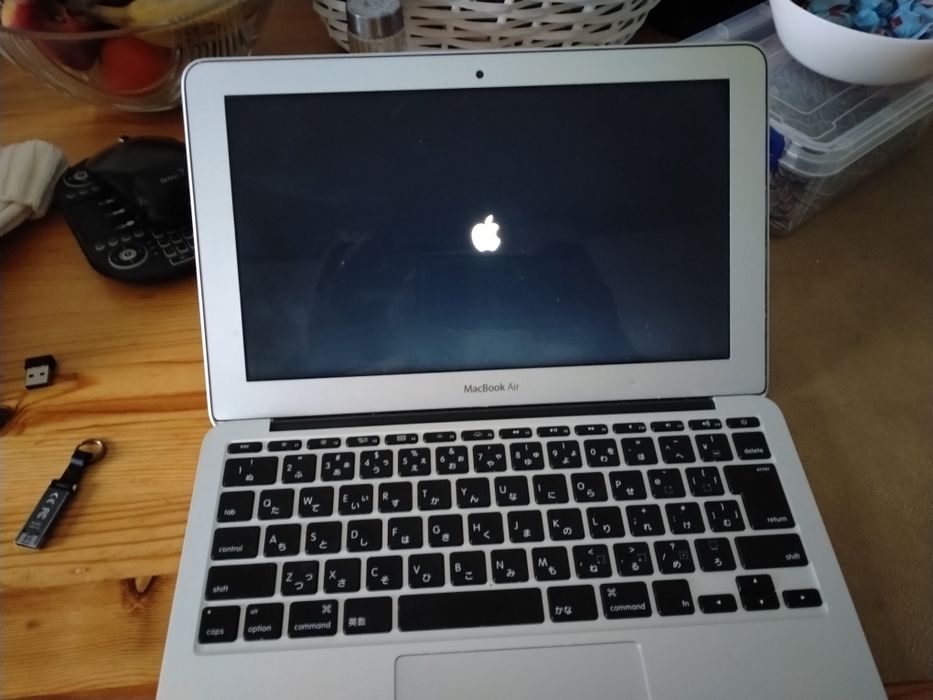 MacBook Air 11” (Mid 2013) – Stare bună
Vând MacBook Air 11 inch (Mid