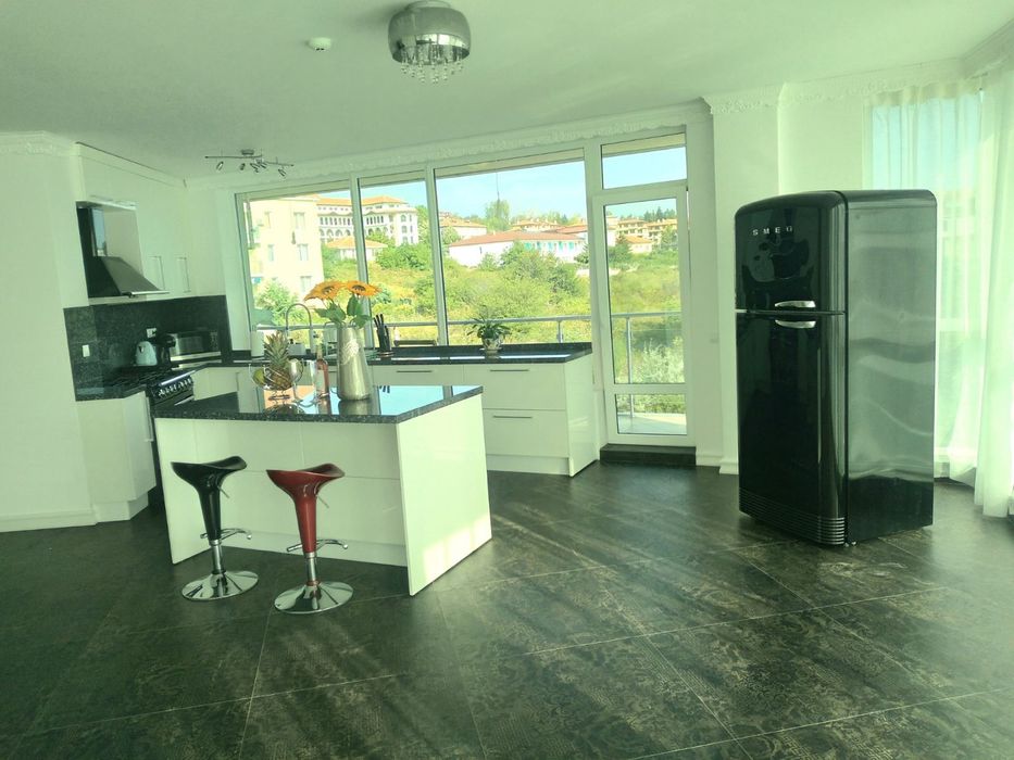 Дава се под наем Тристаен апартамент в Бяла - 232 кв.м за 178.5 € - Снимка #3