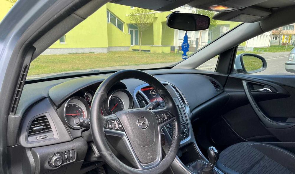 Opel Astra J, an 2017, Sedan, 1,4 l Turbo,  Benzina
