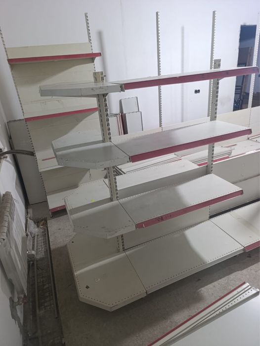 Стеллажи, витрины