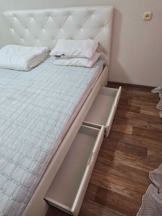 Продам двухспальную кровать