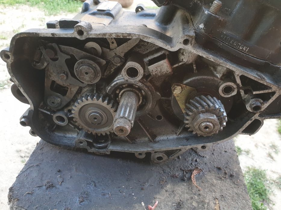 Vand /schimb 2 motoare identice  kagiva elefant 125cc 2t
