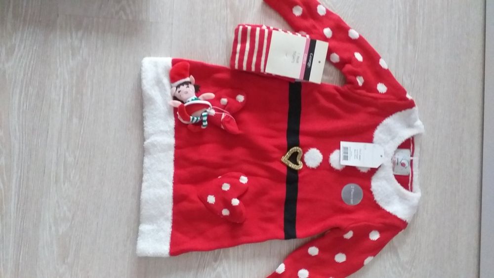 Детска коледна рокля с чорапи и играчка