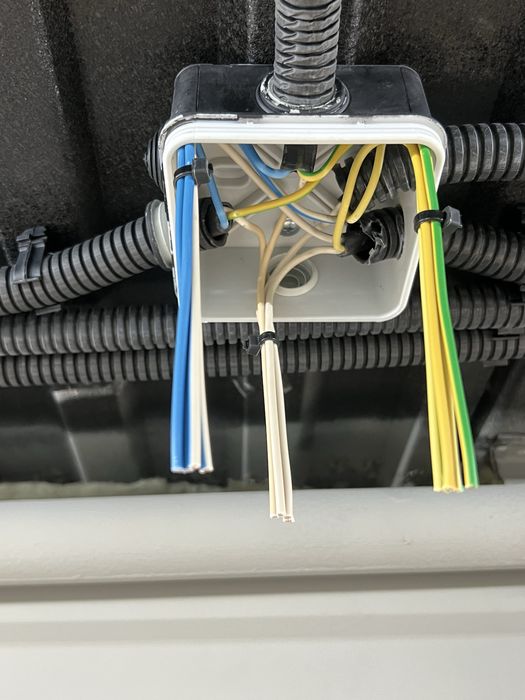 Электромонтажные работы (электрик)