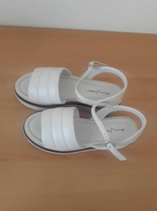 Чисто нови дамски сандали естествена кожа, италиански, номер 38