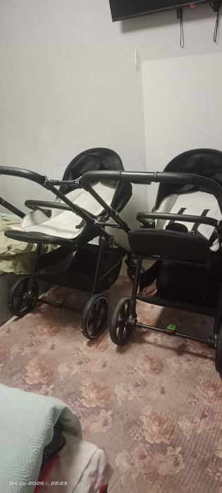 Коляска для двойняшек