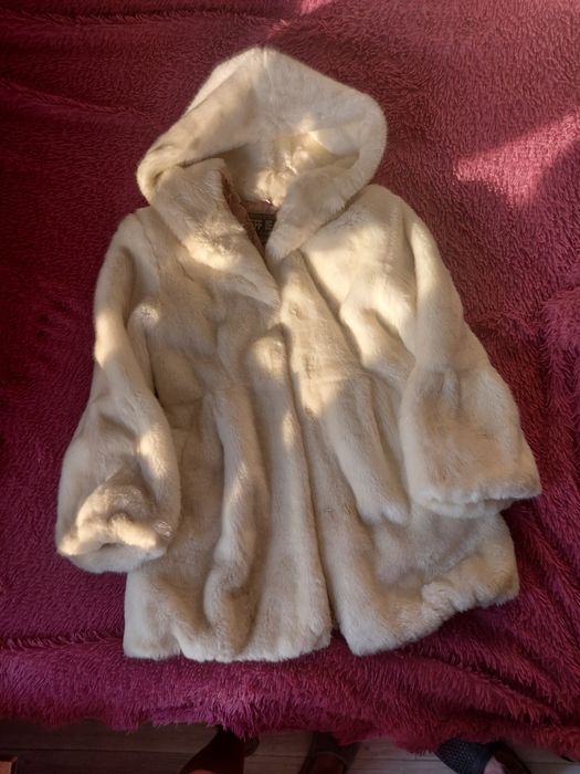 Продам белую шубку