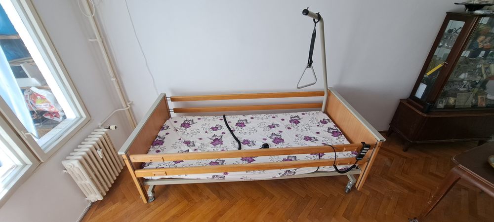 Vând pat pentru persoane cu dizabilități