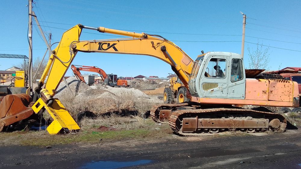 Продаётся Гусеничный экскаватор